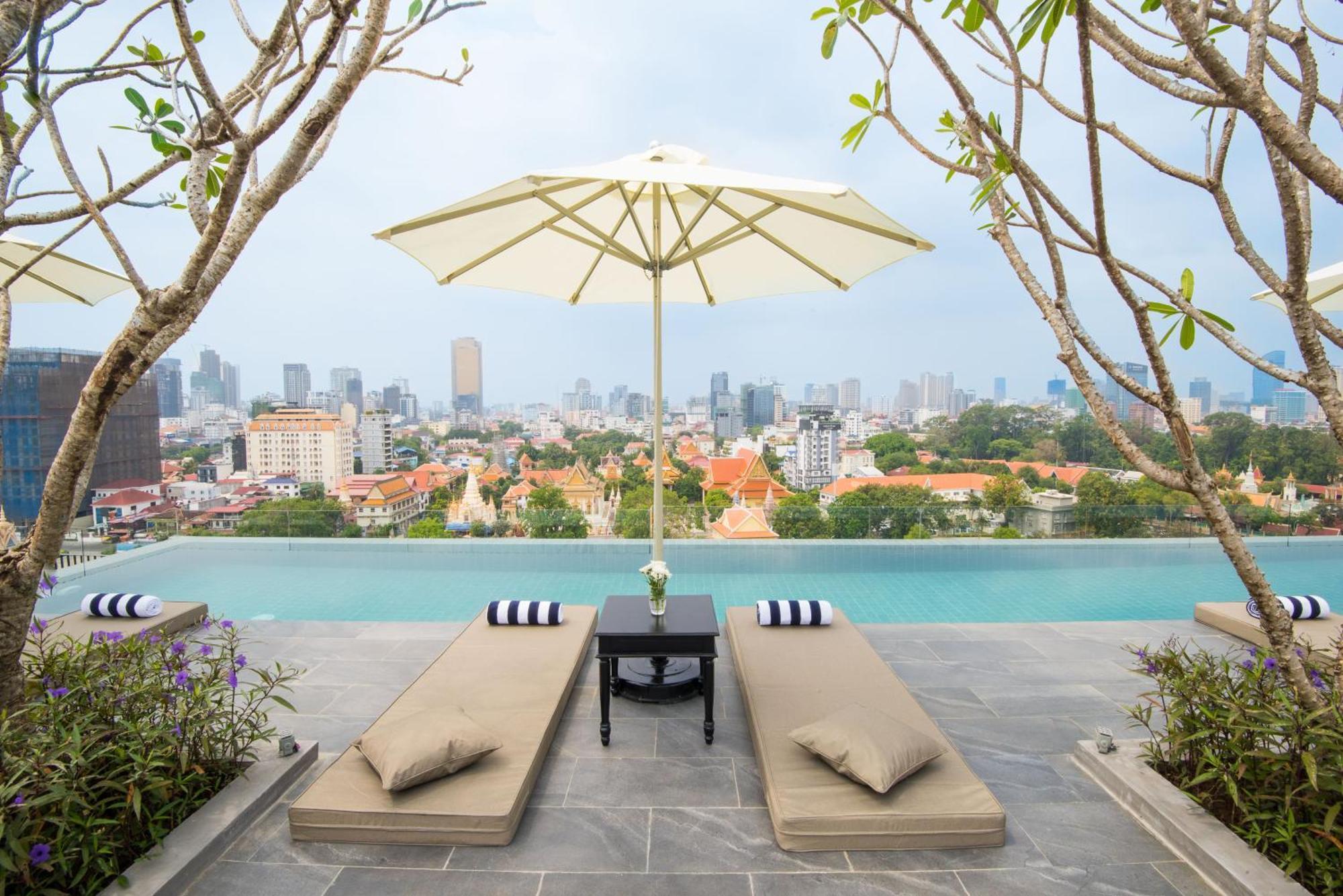 Glow Park Hotel Grand Royal Palace Phnom Penh Bagian luar foto