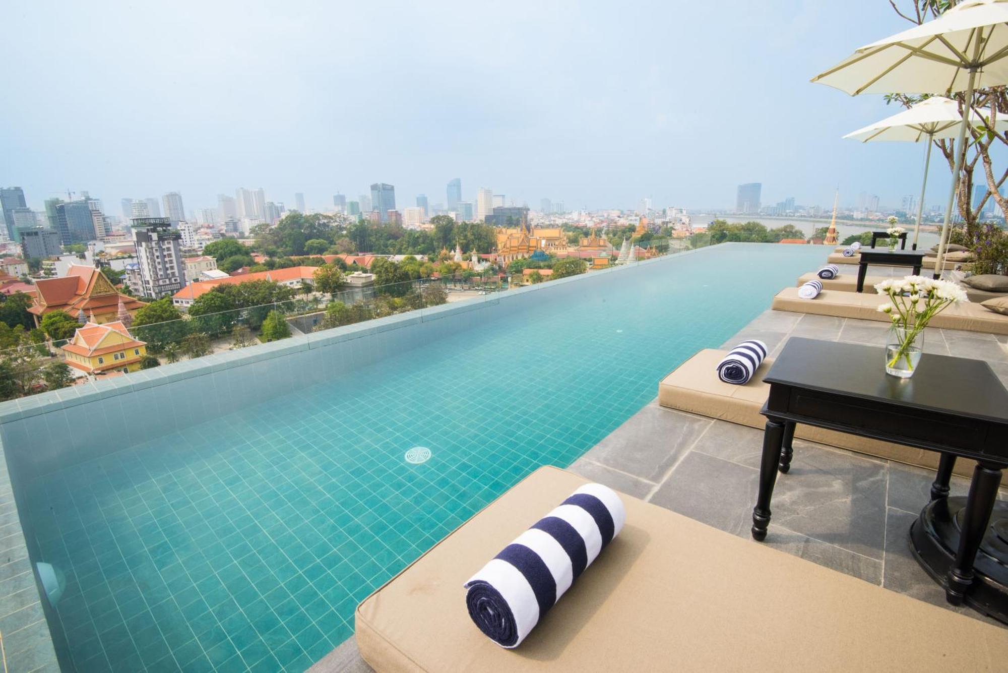 Glow Park Hotel Grand Royal Palace Phnom Penh Bagian luar foto