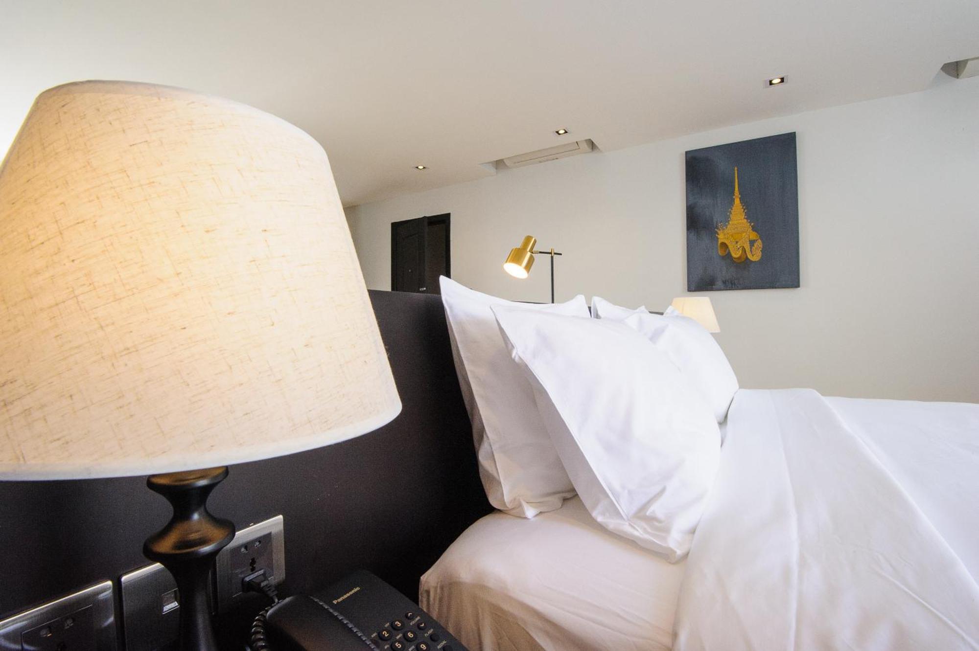 Glow Park Hotel Grand Royal Palace Phnom Penh Bagian luar foto