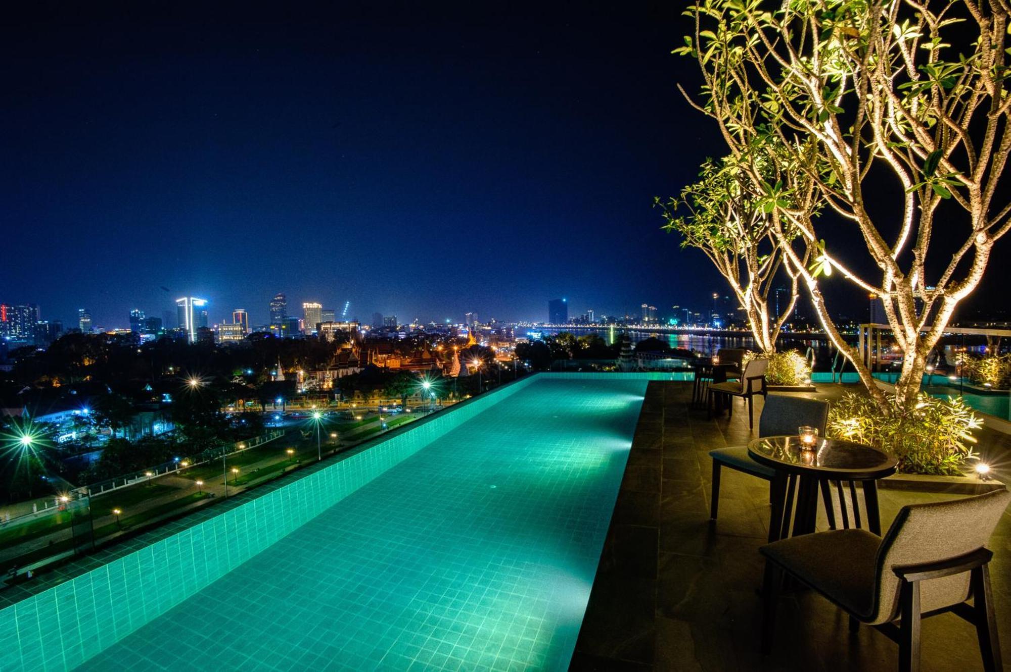 Glow Park Hotel Grand Royal Palace Phnom Penh Bagian luar foto