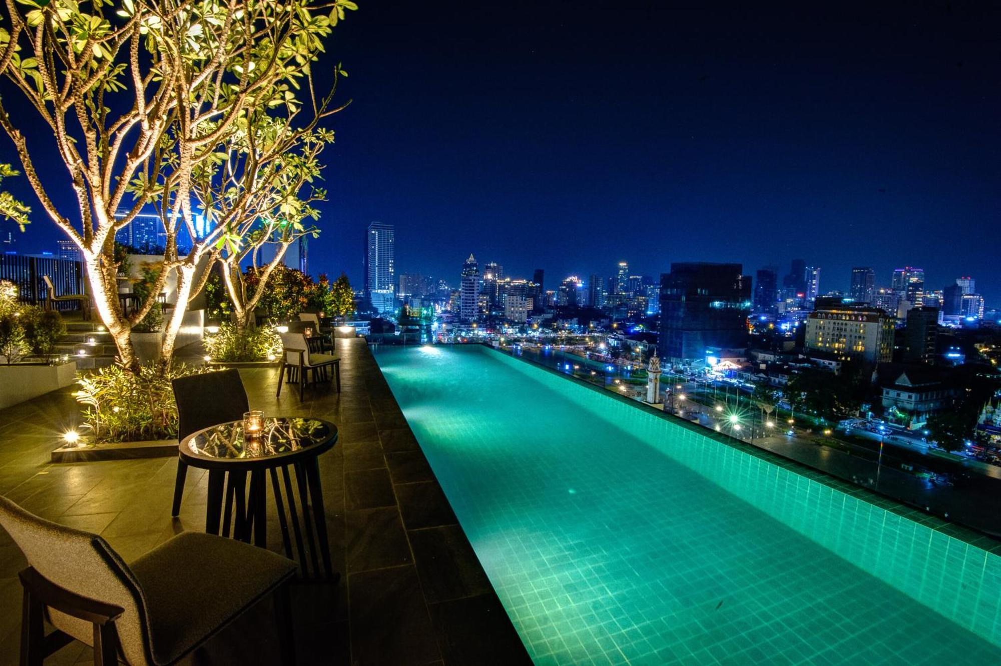 Glow Park Hotel Grand Royal Palace Phnom Penh Bagian luar foto