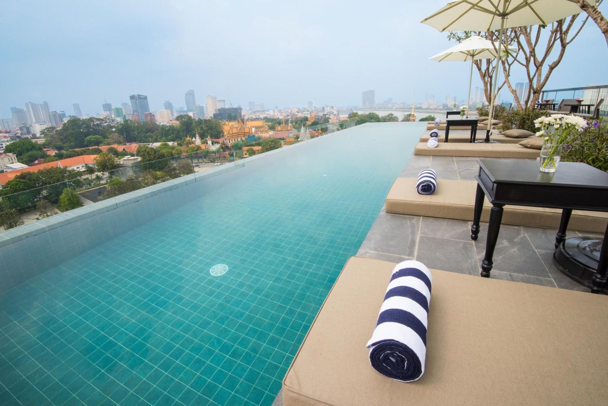 Glow Park Hotel Grand Royal Palace Phnom Penh Bagian luar foto