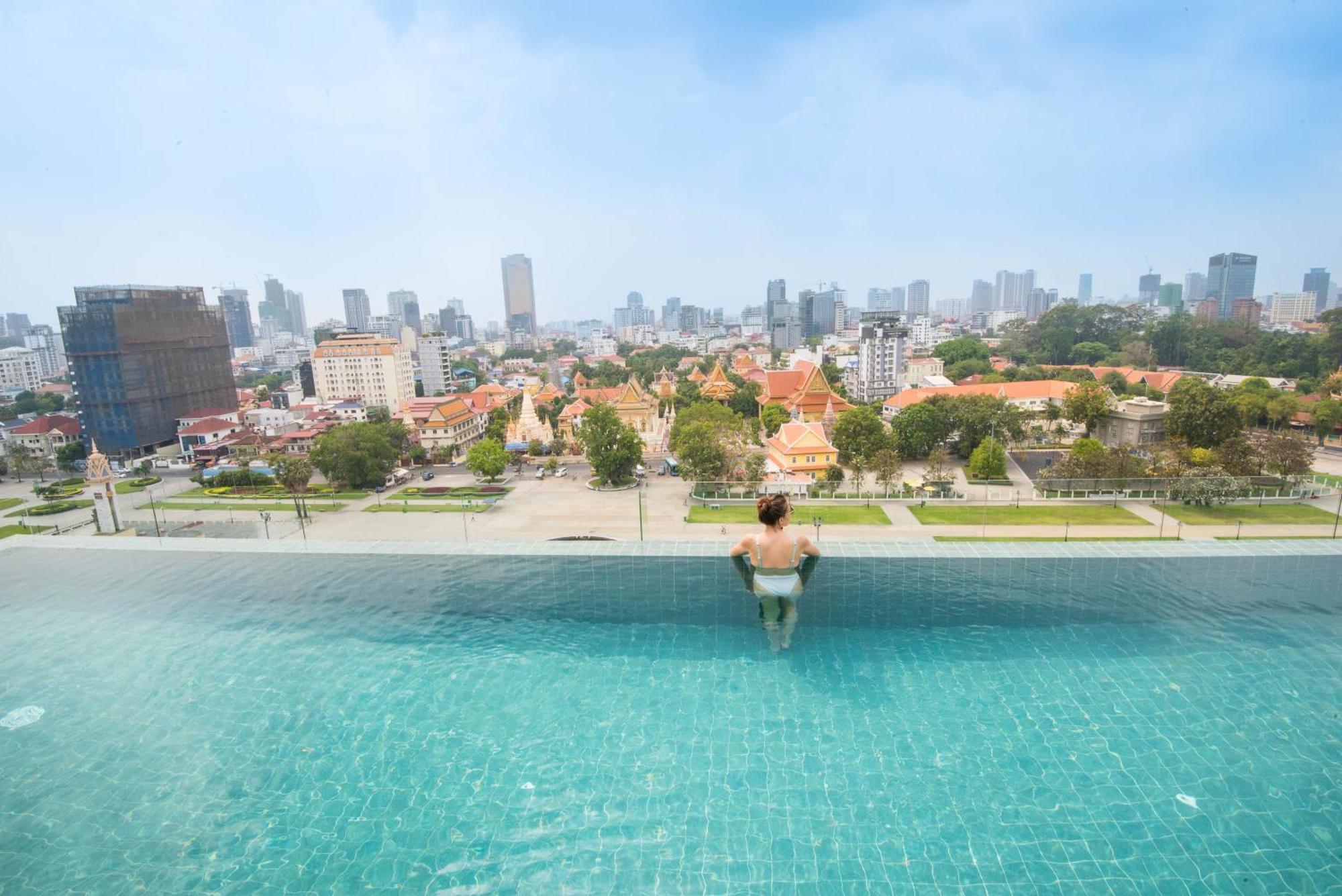 Glow Park Hotel Grand Royal Palace Phnom Penh Bagian luar foto
